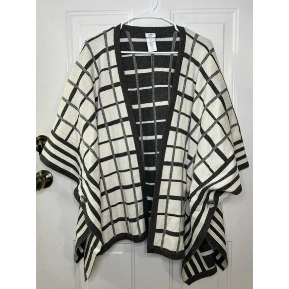 CABI Gray Cream Windowpane Plaid Reversible Tower Wrap Poncho Cardigan M/L Soft - Picture 7 of 8